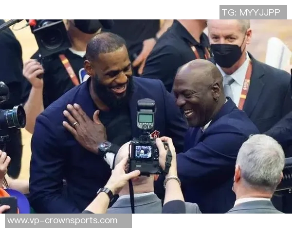 詹姆斯与乔丹双签球星卡创下历史成交新高达千万美元